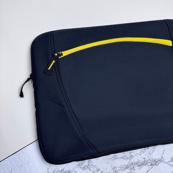 Targus Sleeve fits Laptop Bag 15-Inch MacBook Pro Black Neoprene Soft Case - Picture 2 of 12